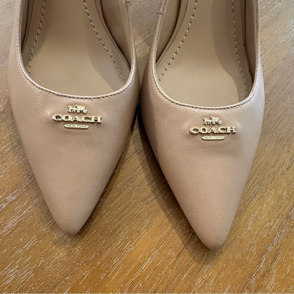 Coach ALLIE Beige Nude Leather Slingback Pump Stiletto Logo On Toe Luxury - Picture 3 of 14